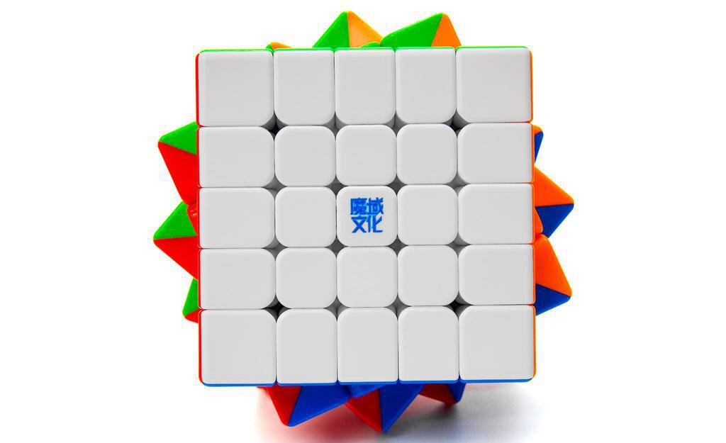 MoYu AoChuang 5x5 V6 Single-Track Magnetic stickerless in hand