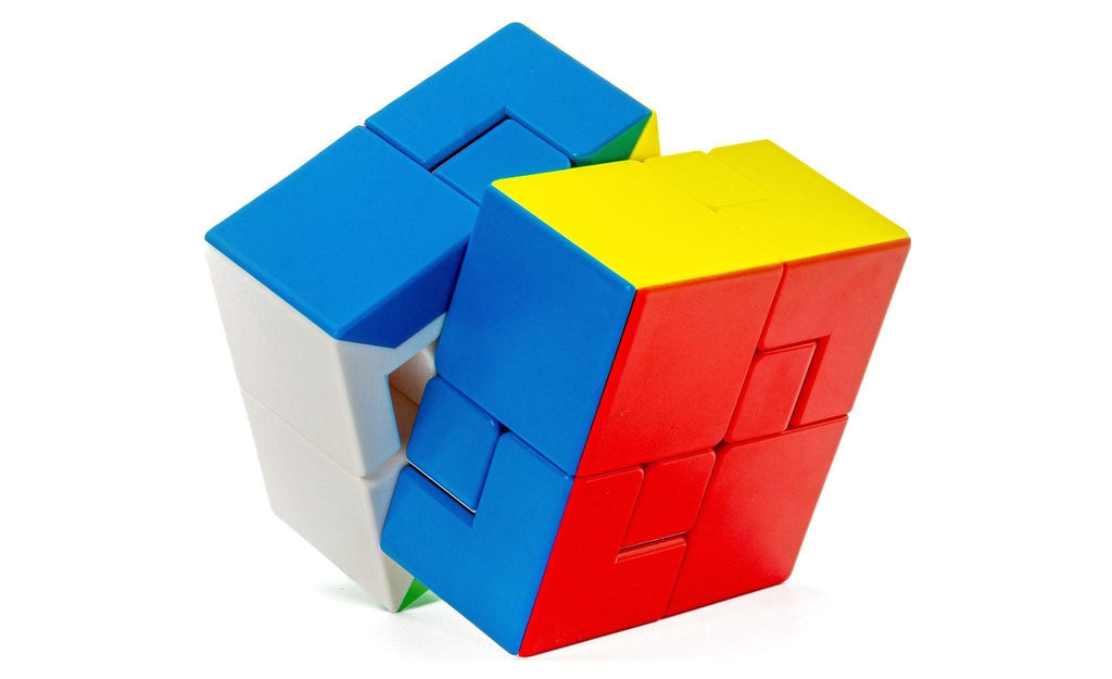 MoYu Puppet Cube I stickerless Shape Mod in hand