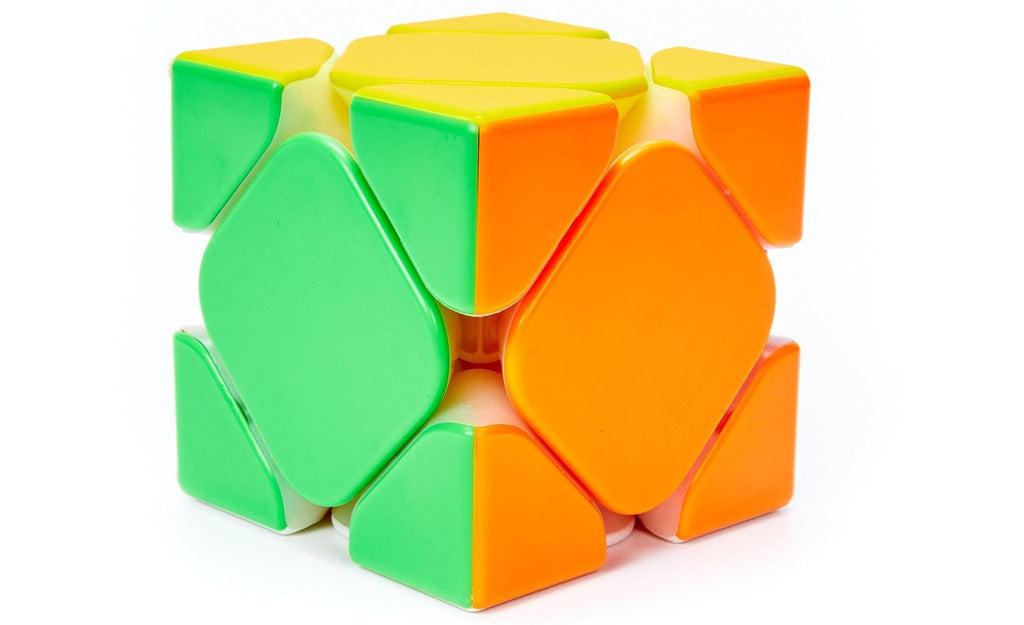 MoYu RS Skewb Magnetic stickerless in hand