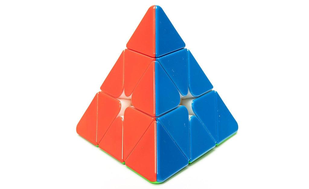 MoYu WeiLong Pyraminx Magnetic stickerless detail