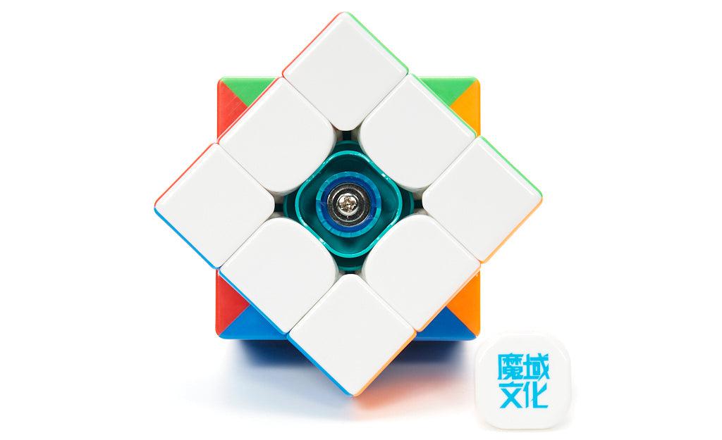 MoYu WeiLong WR M 3x3 V9 Magnetic MagLev Ball-Core UV Coated stickerless in hand