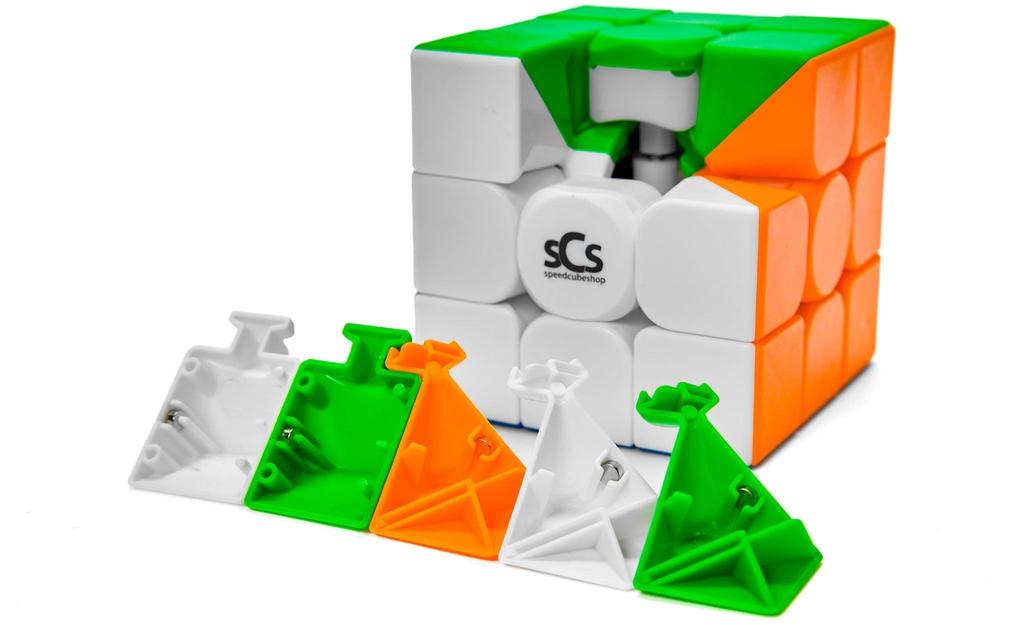 SCS Speed Cube Pro 3x3 Magnetic stickerless in hand