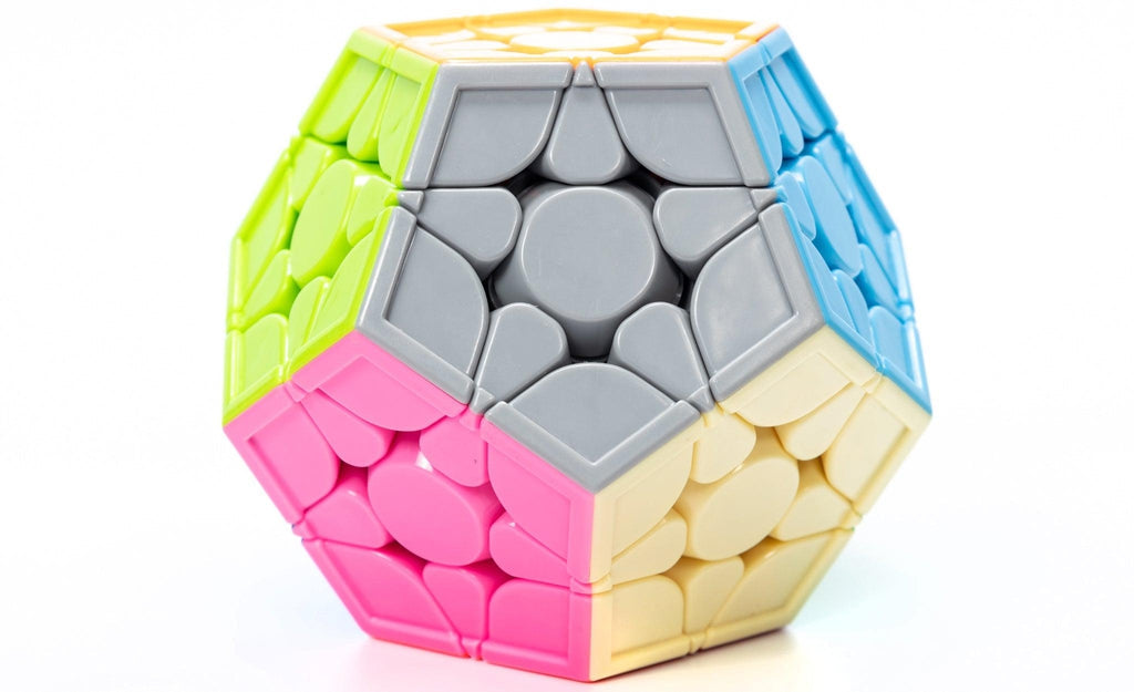 YJ MGC Megaminx Magnetic stickerless in hand