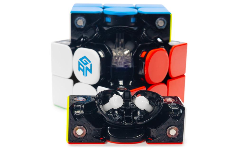 GAN V100 3x3 Magnetic MagLev Core Magnets stickerless in hand