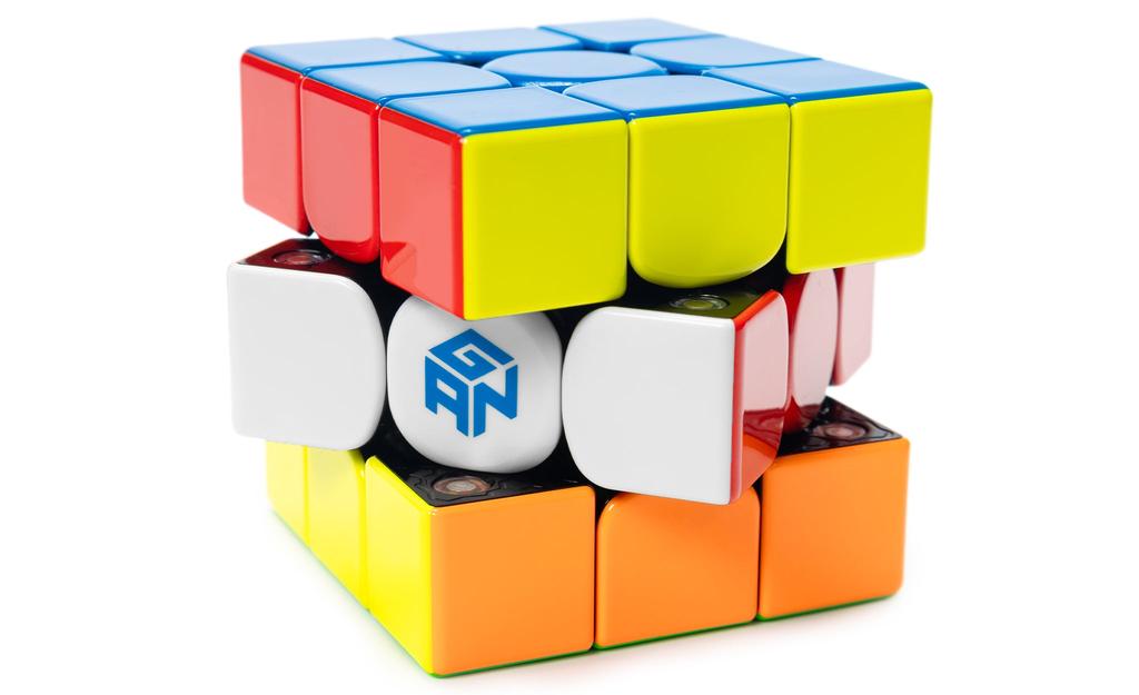 GAN V100 3x3 Magnetic MagLev Core Magnets UV Coated stickerless detail