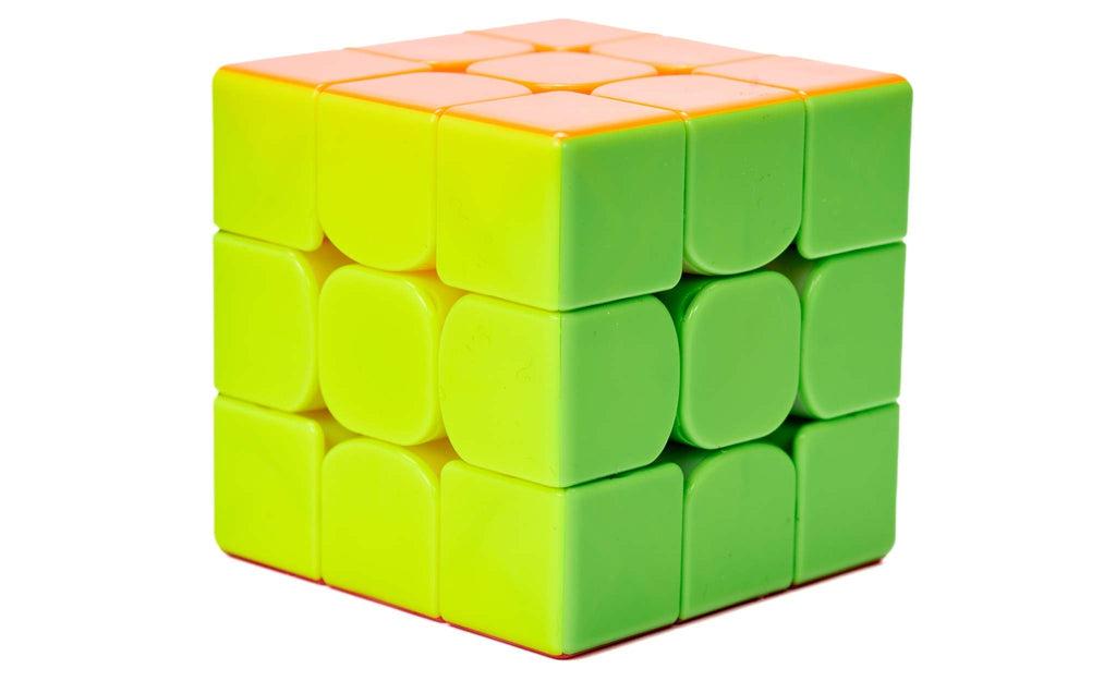 QiYi Thunderclap 3x3 V3 Magnetic stickerless in hand