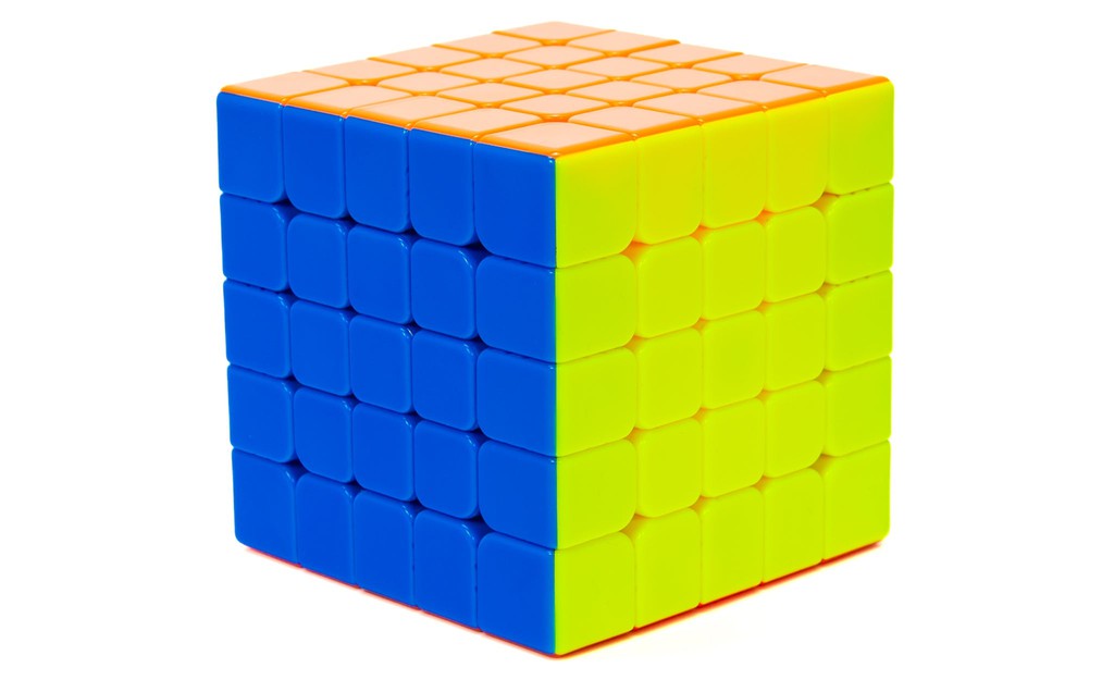 X-Man Hong 5x5 Magnetic Ball-Core UV Coated stickerless in hand