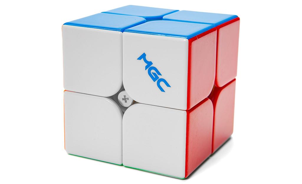 YJ MGC Beta 2x2 Magnetic Core Magnets UV Coated stickerless detail