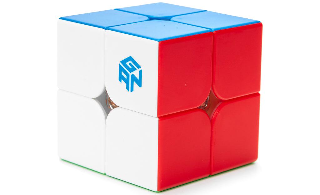 GAN 251M Air Speed Cube Magique Magnétique 2x2, Jeu de Casse-Tête sans  Autocollant avec 42 Aimants/4 Niveaux Elastiques Remplaçable/GESv3, Mini  Cube de Vitesse Cadeau Jouet pour Enfant Adulte Débutant : : Jeux