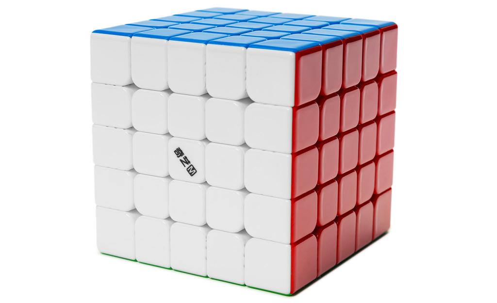 QiYi M Pro 5x5 Magnetic Ball-Core UV Coated stickerless detail
